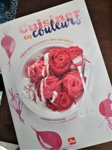 Un livre sur les colorants naturels